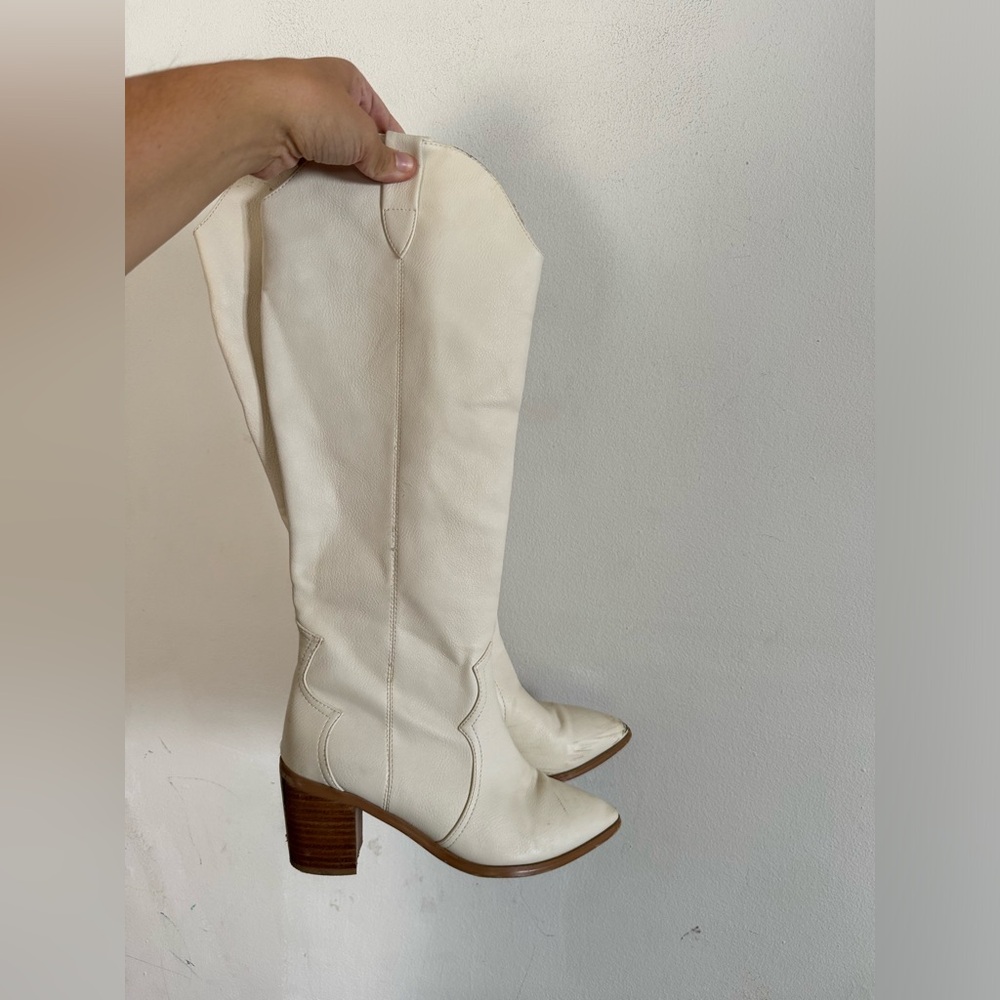 Elegant White Knee-High Women's Boots